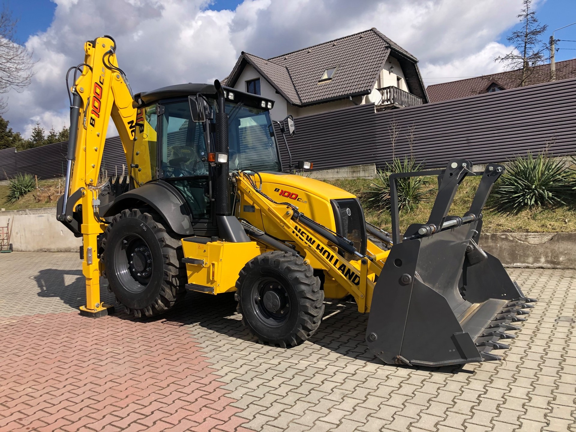 Koparko-ładowarka New Holland B100C – RABAS Wodzisław